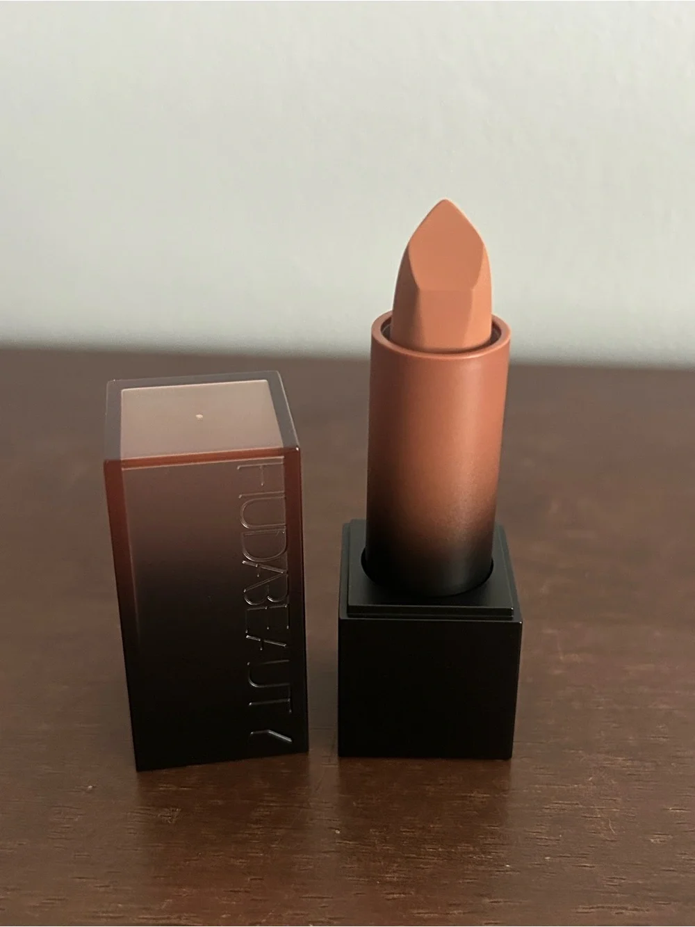 *DISCONTINUED*Huda Beauty Power Bullet Cream Glow Lipstick - Rajah